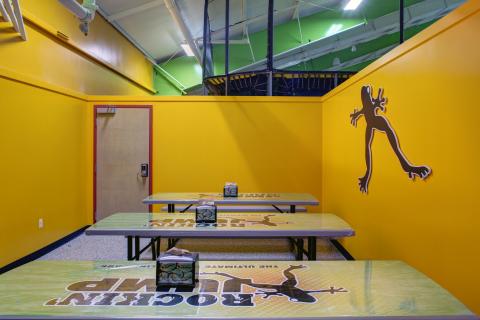 SK8 Rockin' Jump Interior (27)